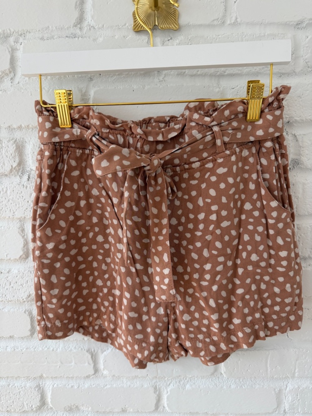 Francesca's Collections Tan & White Print Paperbag Waist Shorts